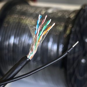 Cáp mạng VCOM CAT5E outdoor cường lực UTP 4PRS 24AWG PE SS ST 1.0mm (cuộn 305m) - Cuộn Cáp mạng VCOM CAT5E outdoor cường lực UTP 4PRS 24AWG PE SS ST 1.0mm (cuộn 305m) - Cuộn